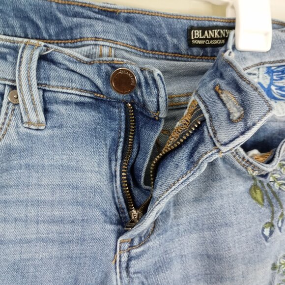 BlankNYC Skinny Classique Blue Floral Embroidered Jeans Size 27 Womens - Picture 5 of 13